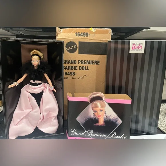 BARBIE, Remise des diplômes Barbie, 1998 Mattel, NRFB
